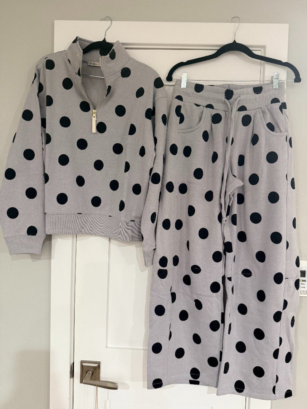 POLKA DOT FLEECE SET WITH BARREL SWEATPANTS - ZENANA - SIZE SMALL